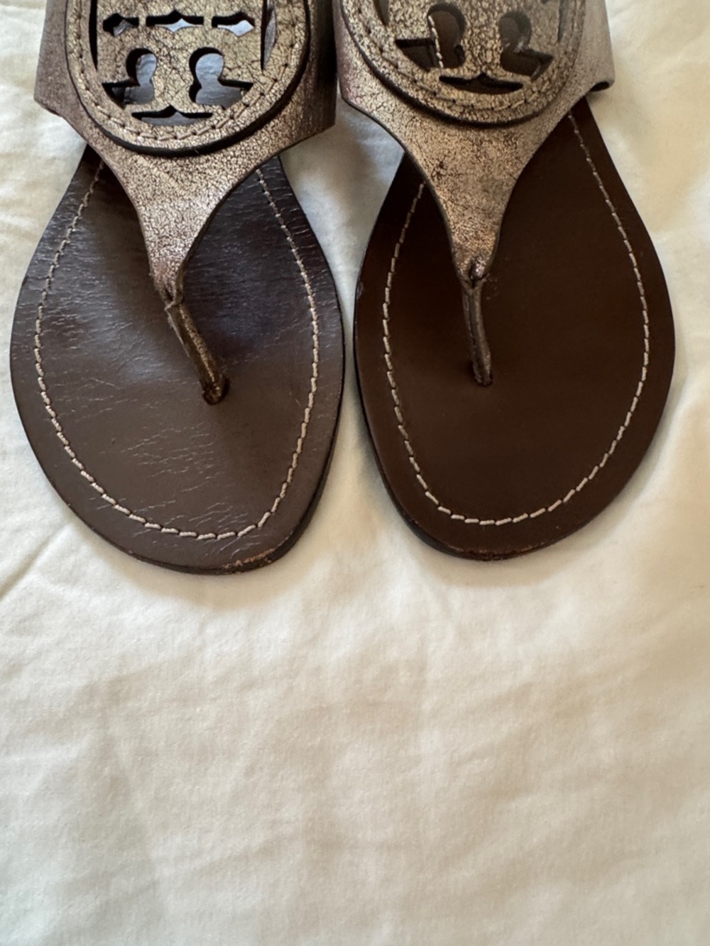 Tory Burch Metallic Bronze Logo Thong Sandals 9.5 - Picture 2 of 6